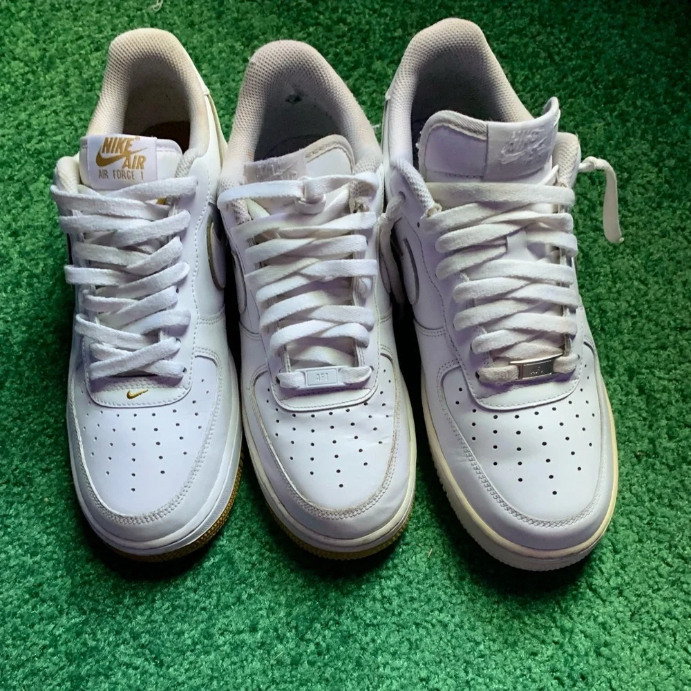 White AF1s - Picture 2 of 9
